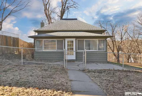 718 S 9th St, Plattsmouth, NE 68048