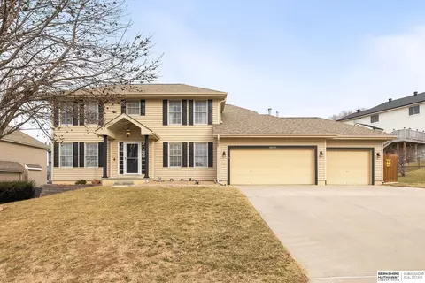 10016 Floyd St, La Vista, NE 68128