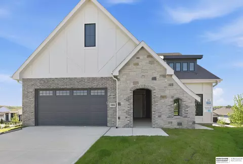 10602 S 126th Ct, Papillion, NE 68138