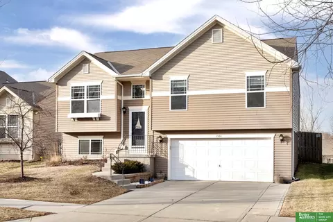 1814 N 207th St, Elkhorn, NE 68022