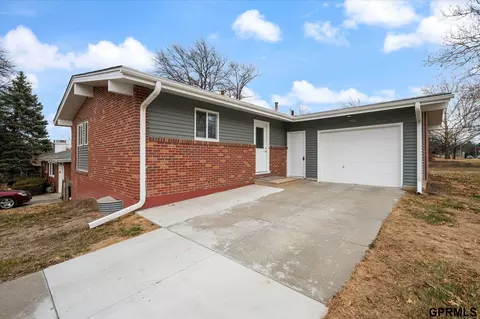 800 Northborough Ln, Lincoln, NE 68505