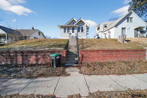 2008 N 48th St, Omaha, NE 68104