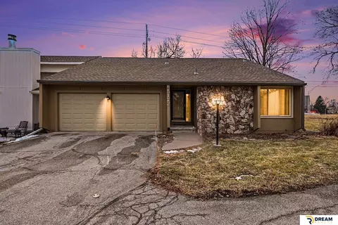 5172 S 150 Plz #2-D, Omaha, NE 68137