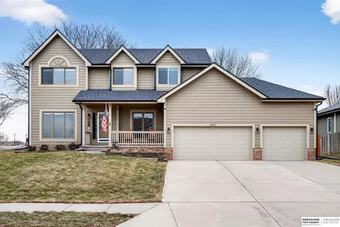 2009 Aberdeen Dr, Papillion, NE 68133