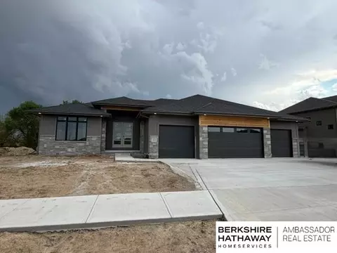 18505 Acorn Dr, Gretna, NE 68028