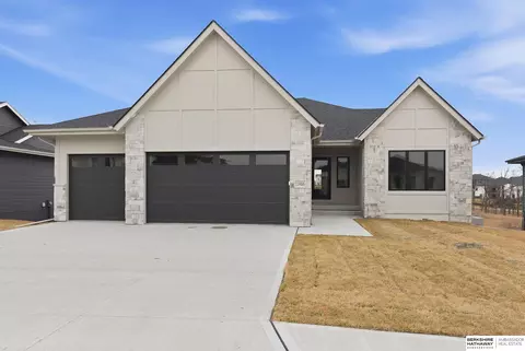 11105 S 221st St, Gretna, NE 68028