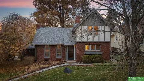 4250 William St, Omaha, NE 68105