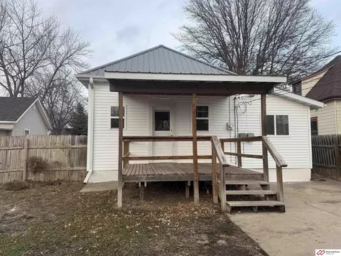 Exterior - 817 Bell St, Beatrice, NE 68310 photo 2 of 5