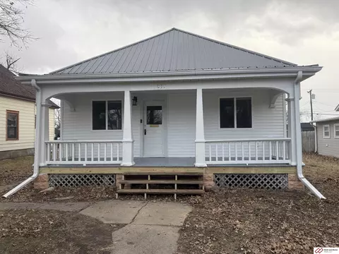 817 Bell St, Beatrice, NE 68310