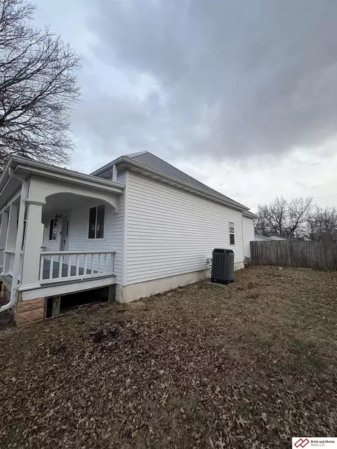 Exterior - 817 Bell St, Beatrice, NE 68310 photo 3 of 5