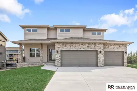 12359 Elk Ridge Cir, Papillion, NE 68046