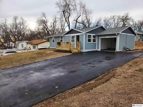 6320 N 42nd St, Omaha, NE 68111