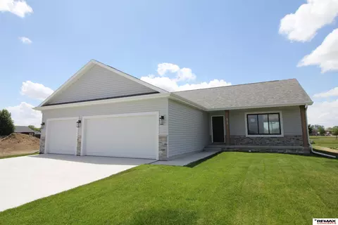 1719 N Brookside Ln, York, NE 68467