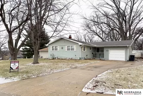 7277 Frederick St, Omaha, NE 68124