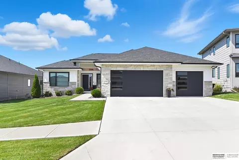 2708 N 186th St, Elkhorn, NE 68022
