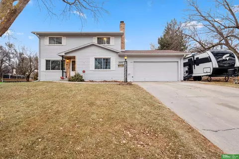 603 Matthies Dr, Papillion, NE 68046