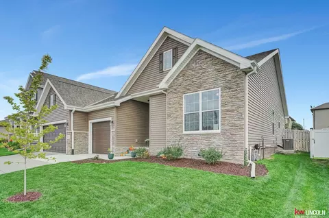 7265 Yankee Woods Dr, Lincoln, NE 68516