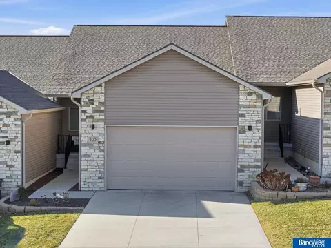 605 Cedar St, Hickman, NE 68372