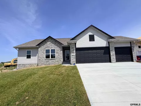 6163 S 200th Ave, Omaha, NE 68135