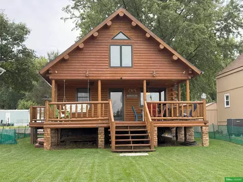 4856 Lakeshore Dr, Tekamah, NE 68061