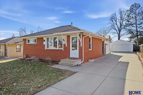5239 Heumann Dr, Lincoln, NE 68504