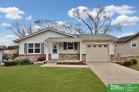 9001 Florence Dr, Bellevue, NE 68147