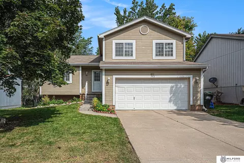 7412 Wyoming St, Omaha, NE 68122