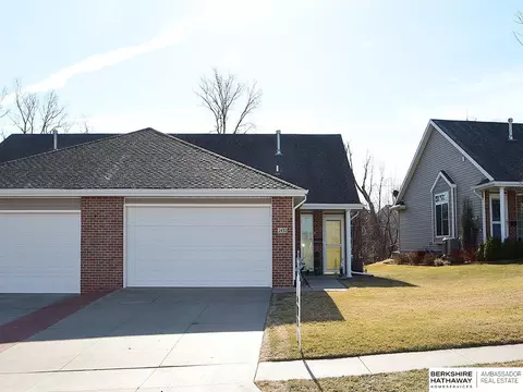 2432 Cedar Cove Rd, Lincoln, NE 68507