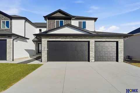 8920 Peregrine Rd, Lincoln, NE 68505