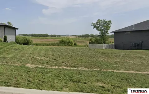 9110 S 32nd St, Lincoln, NE 68516