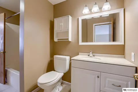 Bath - 309 E 17th Ave, Bellevue, NE 68005 photo 1 of 2