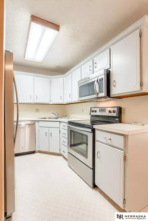 Kitchen - 309 E 17th Ave, Bellevue, NE 68005 photo 3 of 4