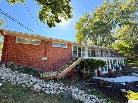 Exterior - 1210 Dorsey St, Beatrice, NE 68310 photo 4 of 9