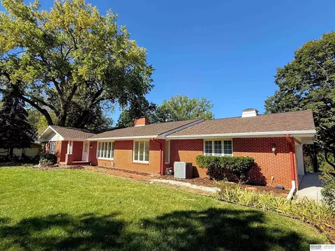 Exterior - 1210 Dorsey St, Beatrice, NE 68310 photo 8 of 9