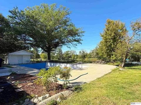 Exterior - 1210 Dorsey St, Beatrice, NE 68310 photo 6 of 9