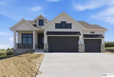 10305 Carpenter St, Omaha, NE 68138