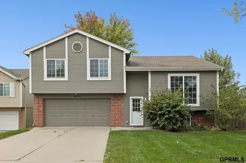8928 N 78 Avenue Cir, Omaha, NE 68122