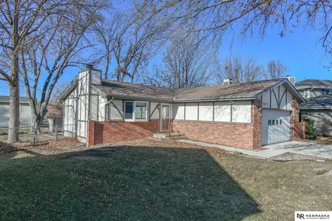 5613 Briar Patch Cir, Lincoln, NE 68516
