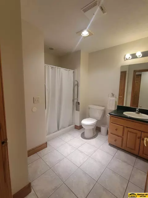 Bath - 611 Spring View Cir, Beatrice, NE 68310 photo 1 of 5