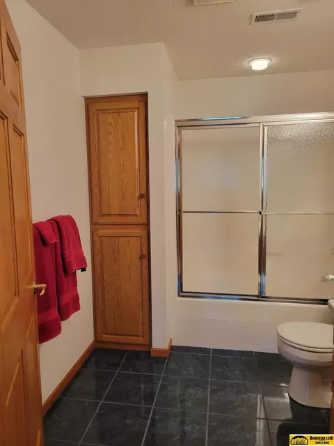 Bath - 611 Spring View Cir, Beatrice, NE 68310 photo 5 of 5