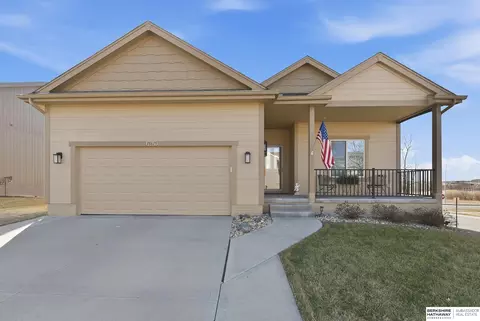 18615 Robin Dr, Omaha, NE 68136
