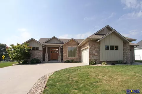 5335 Troon Dr, Lincoln, NE 68526