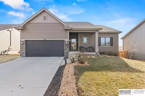 19109 Greenleaf St, Omaha, NE 68136