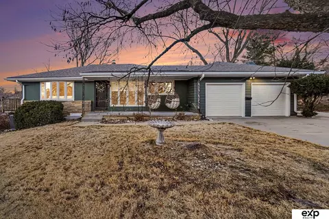 7923 Harney St, Omaha, NE 68114