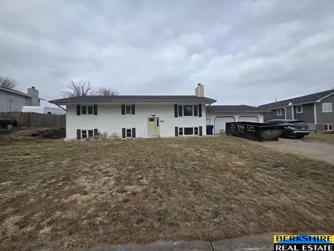611 Valley View Dr, Ogallala, NE 69153