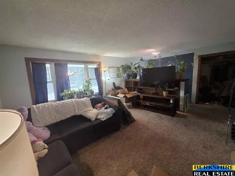 Living - 611 Valley View Dr, Ogallala, NE 69153 photo 2 of 9