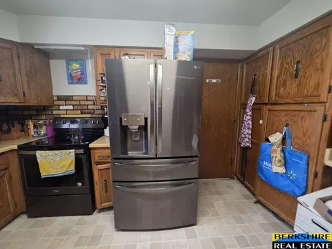Kitchen - 611 Valley View Dr, Ogallala, NE 69153 photo 6 of 8