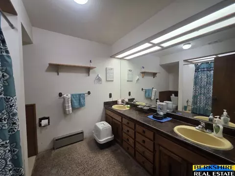 Bath - 611 Valley View Dr, Ogallala, NE 69153 photo 9 of 15