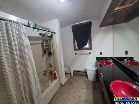 Bath - 611 Valley View Dr, Ogallala, NE 69153 photo 5 of 15