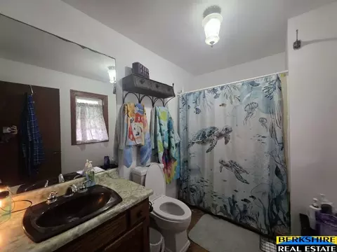 Bath - 611 Valley View Dr, Ogallala, NE 69153 photo 10 of 15